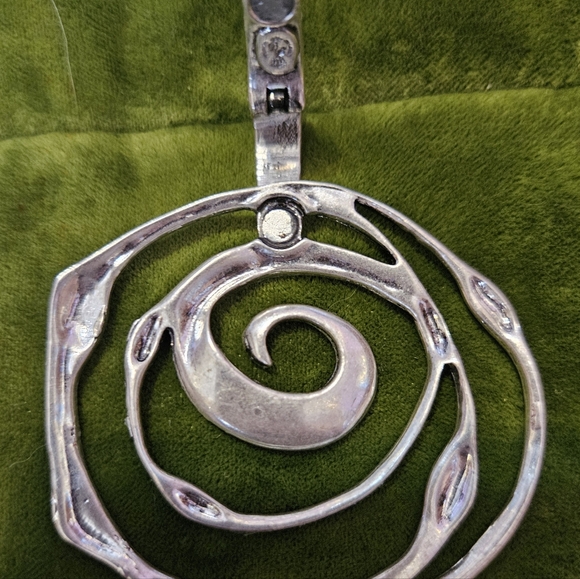Premier Designs Silver Swirl Pendant Circular Magnetic Closure No Chain Jewelry - Picture 3 of 5